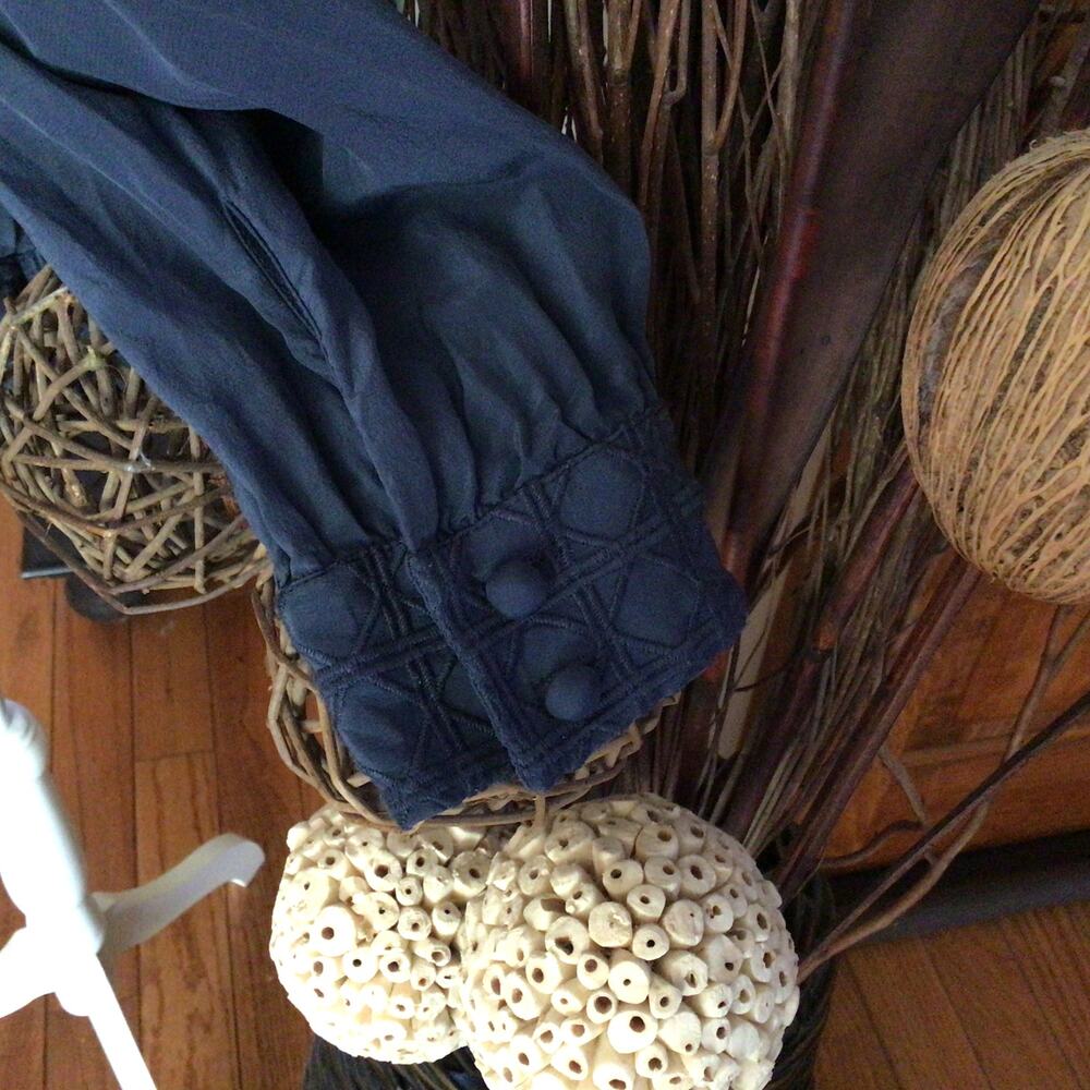 Vineyard Vines Navy Blue Long Sleeve Split V-Neck Blouse - Picture 3 of 4